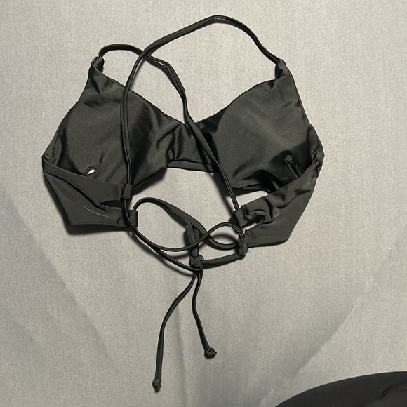 Woman’s 2 piece bathing suit - Picture 5 of 6